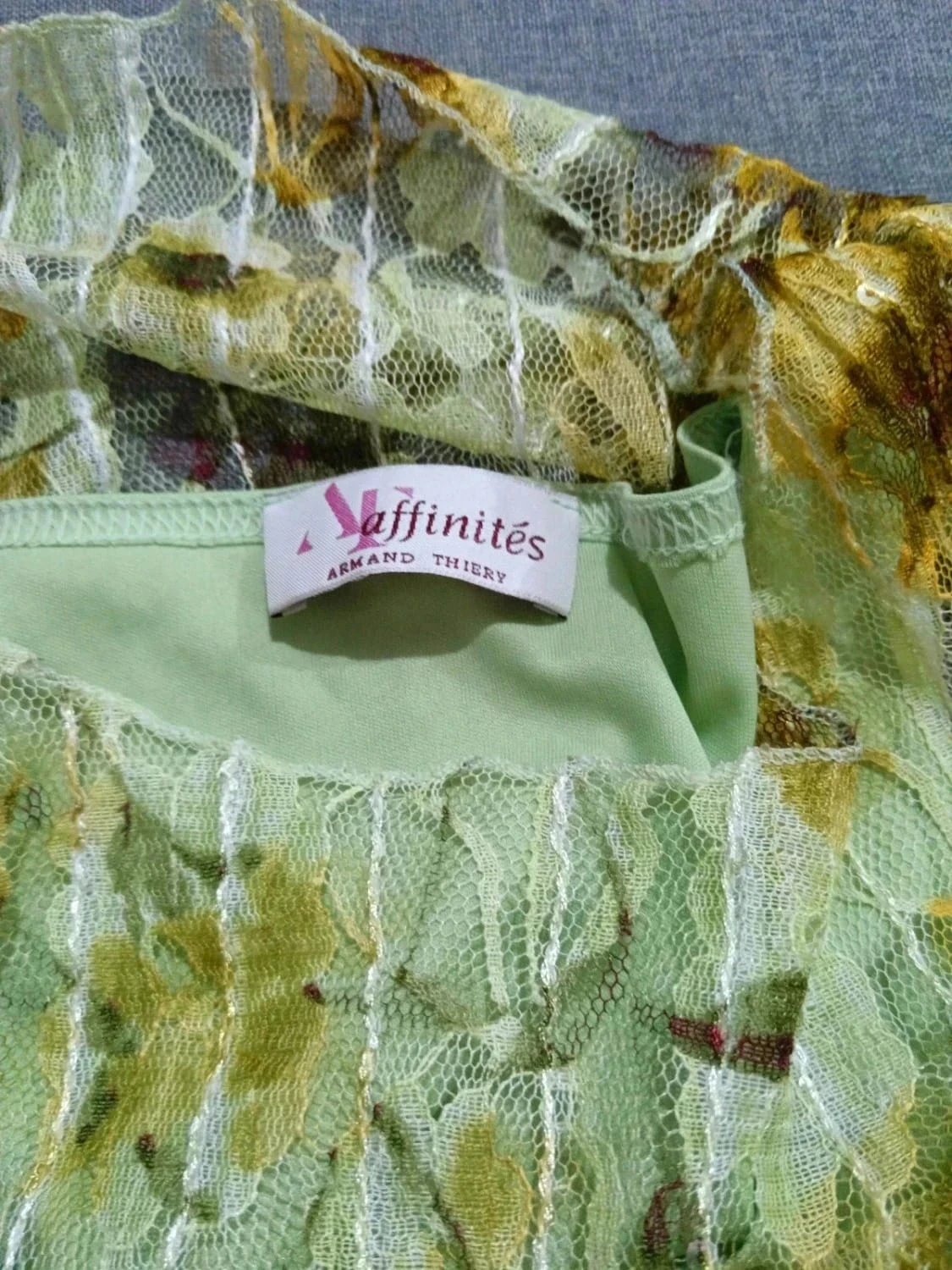 C48 blouse vert Armand Thiery T1 – photo 3